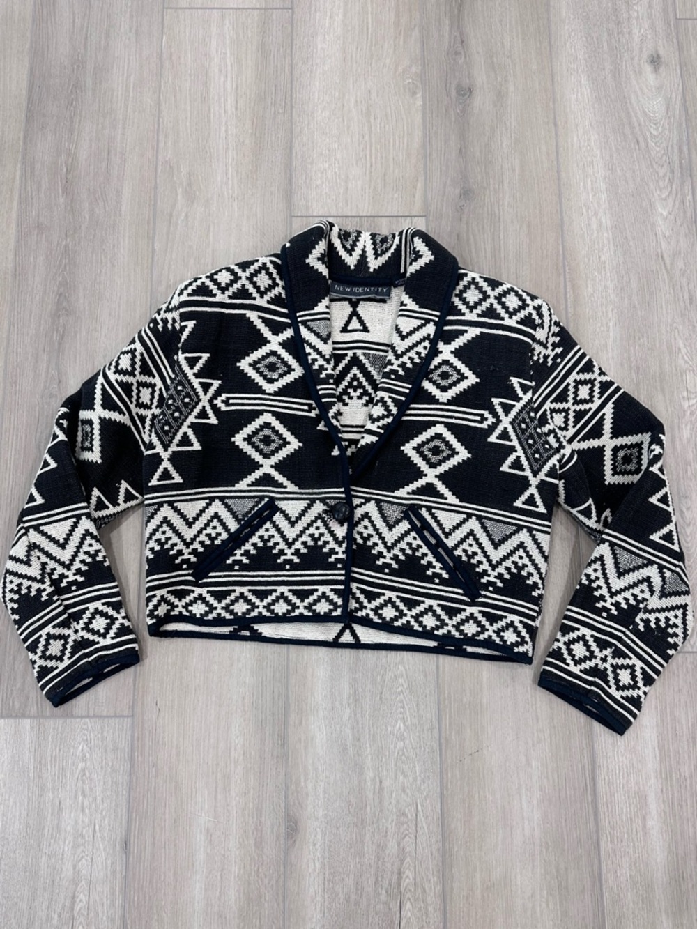 New Identity Aztec western cropped jacket black brown white small vintage